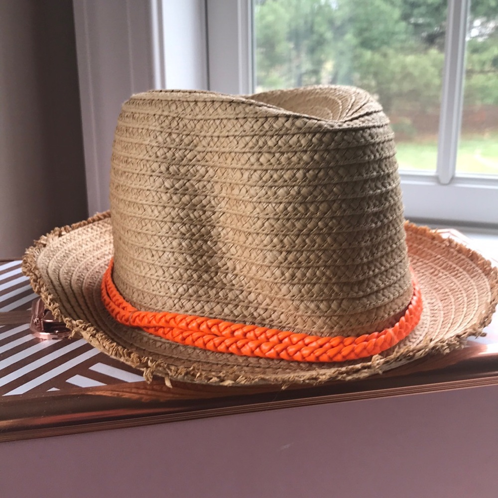 Women’s straw fedora hat